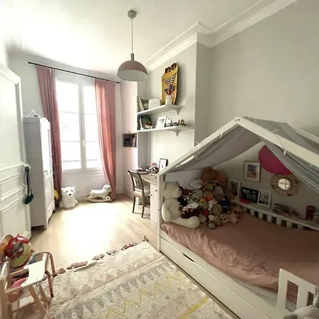 3 Bedrooms In Montmartre Appartement *