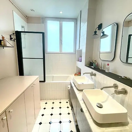 3 Bedrooms In Montmartre Paris