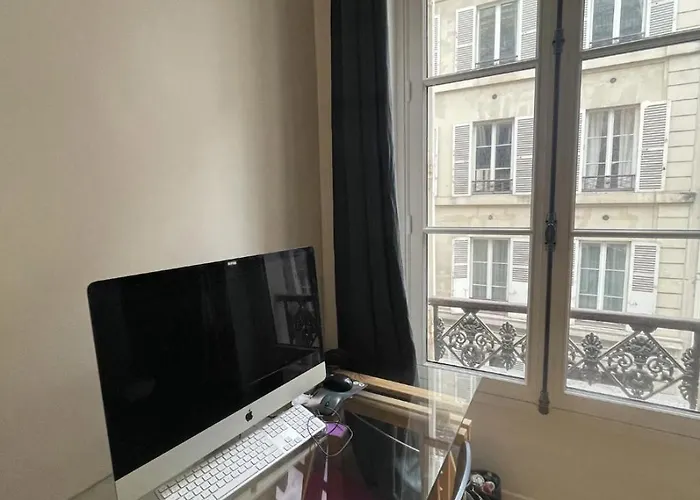 3 Bedrooms In Montmartre Διαμέρισμα