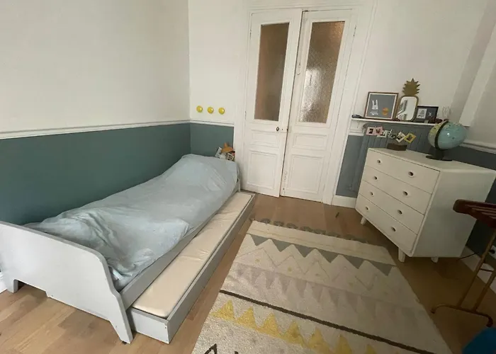 3 Bedrooms In Montmartre Παρίσι