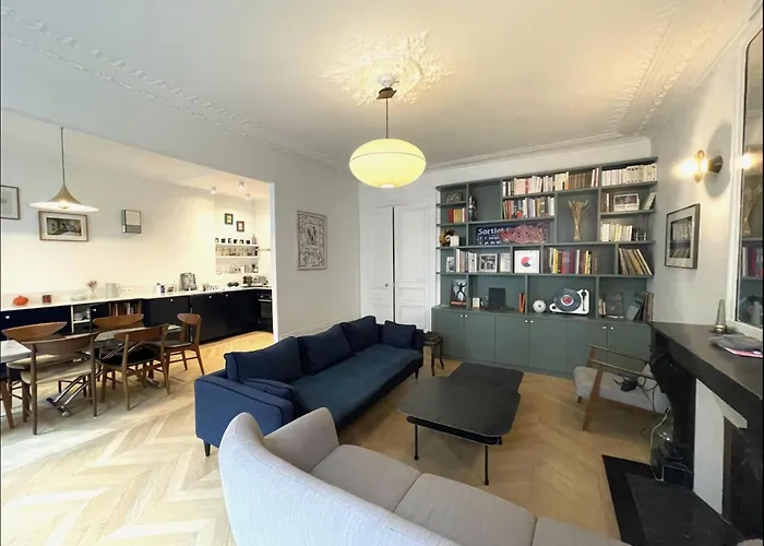 3 Bedrooms In Montmartre Παρίσι